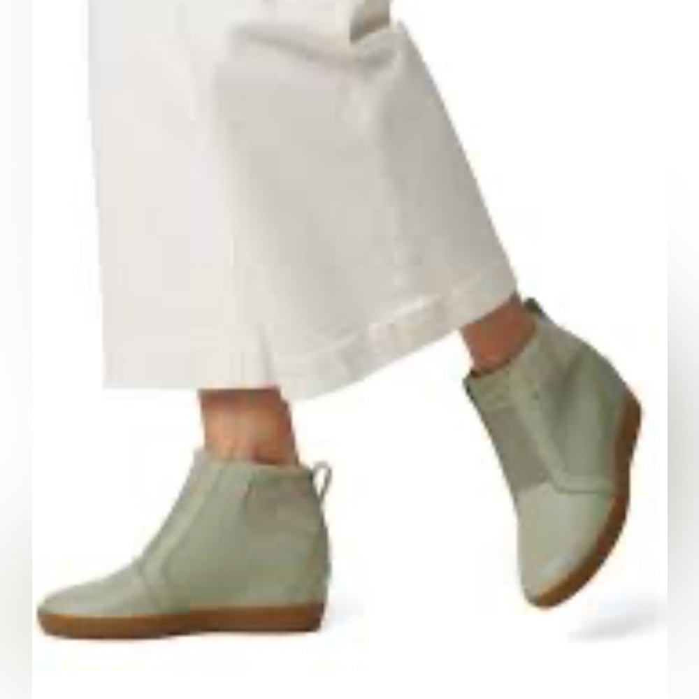 Sorel Women's Out N About Pull On Wedge -Safari  Gum 2 Size 8